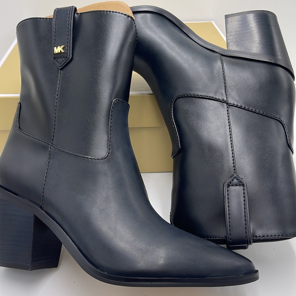 MICHAEL KORS WAVERLY HEELED BOOTIE FAUX LEATHER
49F4WVME5L
198102183704
BLACK - Picture 11 of 16